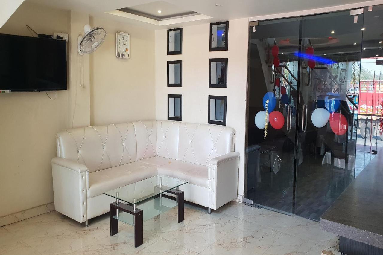 Oyo 27750 Bhagwati Residency Mirzāpur Exterior photo